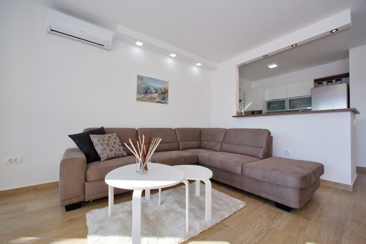 Luxury Apartments Sikiric_2 With Fantastic View On The Sea บาร์บินเย ภายนอก รูปภาพ