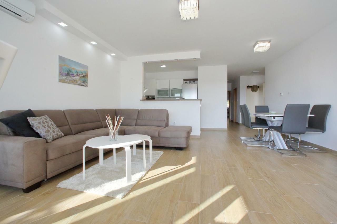 Luxury Apartments Sikiric_2 With Fantastic View On The Sea บาร์บินเย ภายนอก รูปภาพ